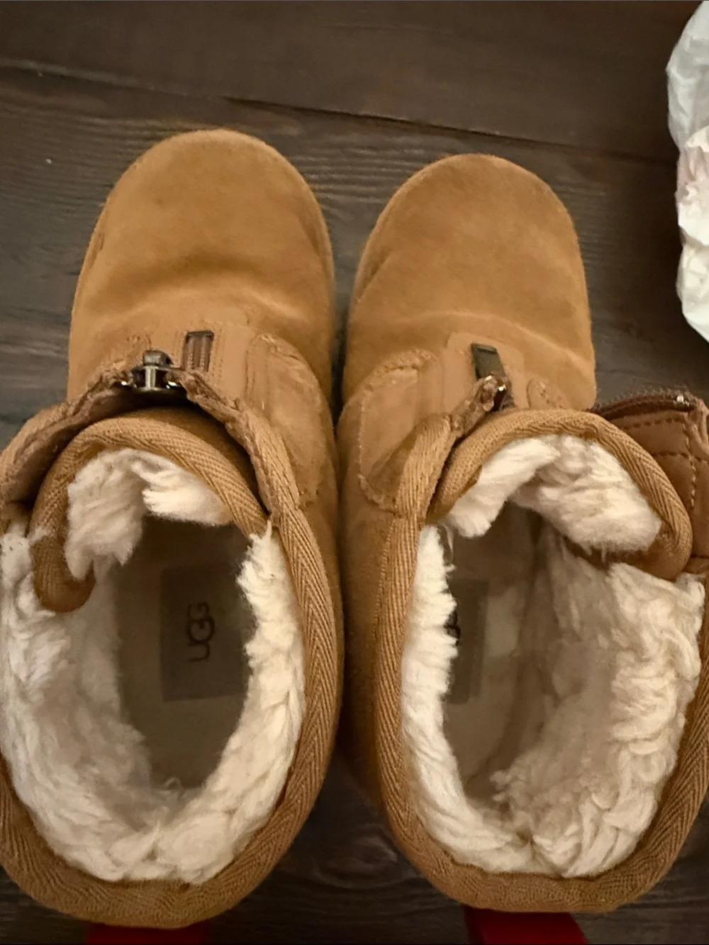 UGG Kids Chestnut Suede Zip-Up Shearling platform Boots with Red Pull Tab